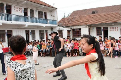 回首中學(xué)時(shí)光 村里閑言碎語與電大生活的交織記憶